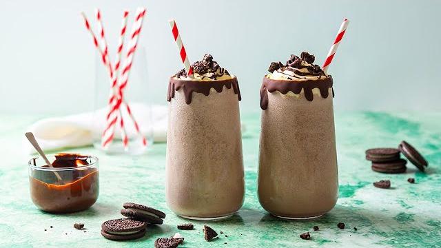 Chocolate cookies and cream milkshake Chocolate cookies and cream milkshake
