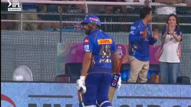Nita ambani & akash stood up & applauded rohit for his brilliant innings but rohit ignored them Nita ambani & akash stood up & applauded rohit for his brilliant innings but rohit ignored them