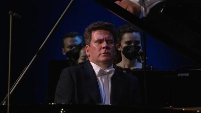 Денис мацуев исполняет вокализ с. рахманинова в вербье. Денис мацуев исполняет вокализ с. рахманинова в вербье.