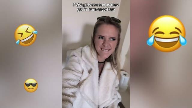 Girl farts on toilet Girl farts on toilet