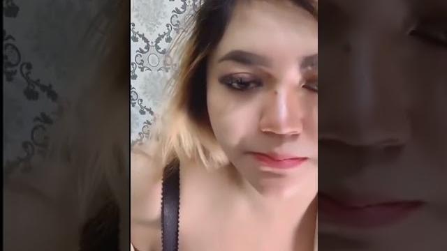 Tante toket gede Tante toket gede