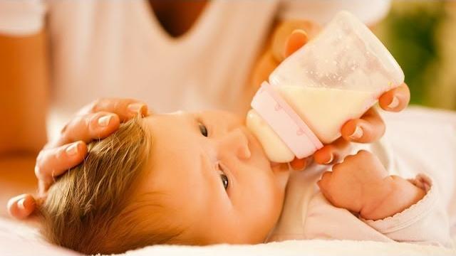 Formula feeding vs. breastfeeding | baby development Formula feeding vs. breastfeeding | baby development