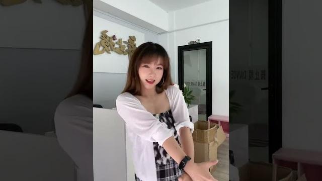 Chinese beautiful girl 抖音:小羊崽爱跳舞 Chinese beautiful girl 抖音:小羊崽爱跳舞