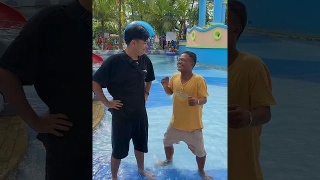 Alifba mau mandi di kolam renang Alifba mau mandi di kolam renang