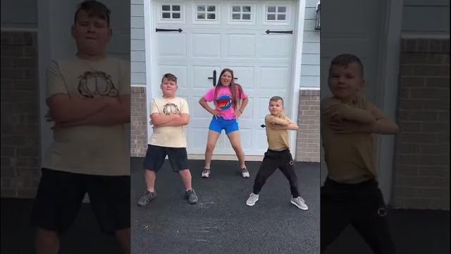 Siblings doing the big wave!! #shorts Siblings doing the big wave!! #shorts