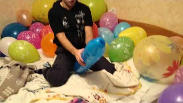 I try to sit pop balloon... I try to sit pop balloon...