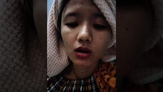 Mungil sedang live!gara" makan jengkol Mungil sedang live!gara" makan jengkol