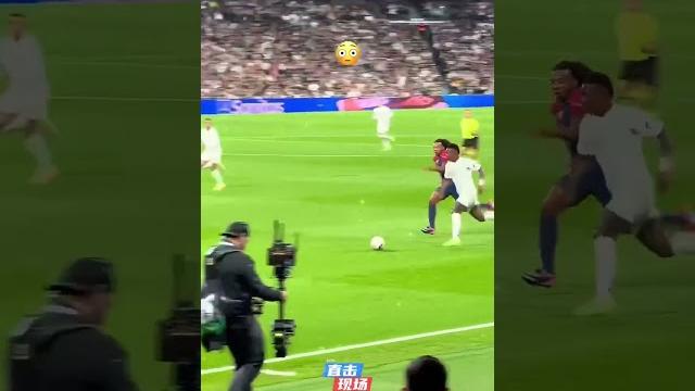 维尼修斯足球比赛场上的反击?!#足球#体育#运动 #football 维尼修斯足球比赛场上的反击?!#足球#体育#运动 #football