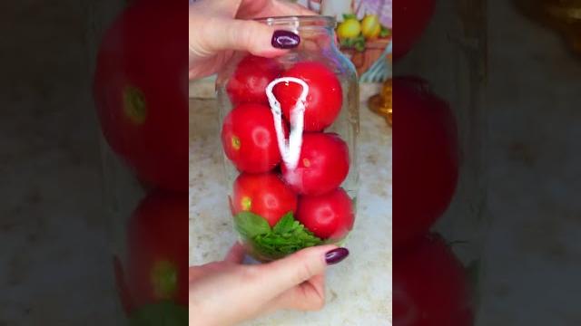 Ароматные маринованные помидоры с мелиссой, сладкие, вкусные, а маринад всегда выпивается Ароматные маринованные помидоры с мелиссой, сладкие, вкусные, а маринад всегда выпивается