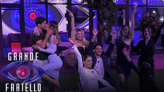 Grande fratello - l'esibizione degli inquilini Grande fratello - l'esibizione degli inquilini