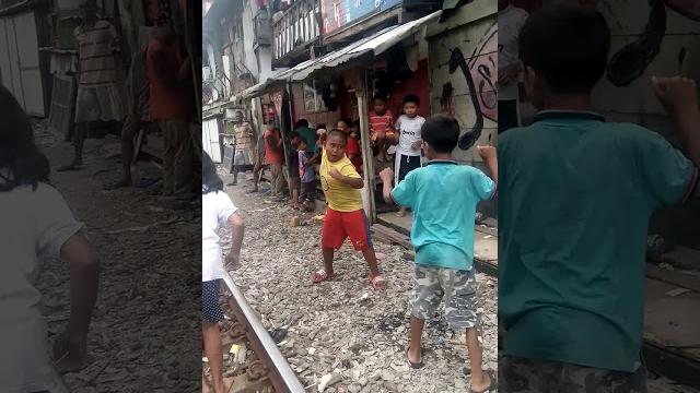 Anak kecil ribut,,menang siapa hayoo Anak kecil ribut,,menang siapa hayoo