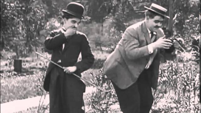 In the park (1915) - charlie chaplin & edna purviance *restored with new intertitles* In the park (1915) - charlie chaplin & edna purviance *restored with new intertitles*