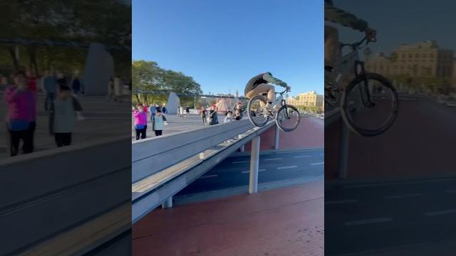 Urban gap in bcn! #bike #mtb #bcn #street #sendit Urban gap in bcn! #bike #mtb #bcn #street #sendit