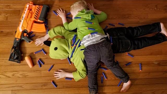 Hunting children - dad vs kids nerf war Hunting children - dad vs kids nerf war