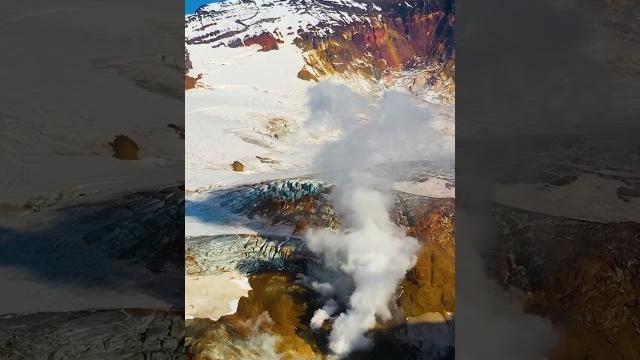 Кратер вулкана мутновский - камчатка Кратер вулкана мутновский - камчатка
