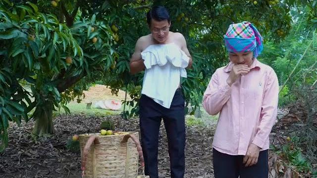 The unexpected situation between ceo toan and tu diem made both of them embarrassed. The unexpected situation between ceo toan and tu diem made both of them embarrassed.