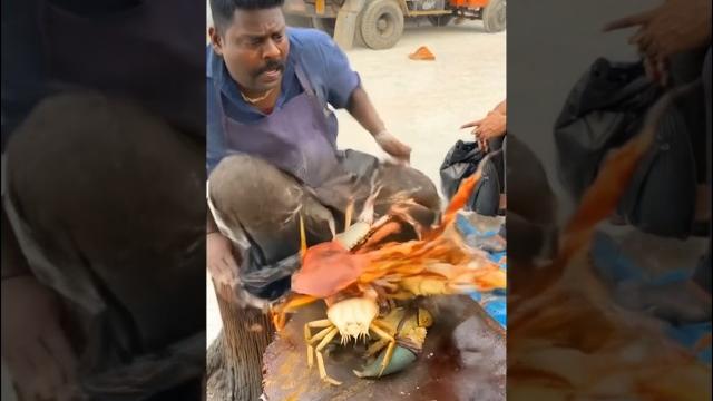 Crab cutting | man attacks #streetfood #shorts Crab cutting | man attacks #streetfood #shorts
