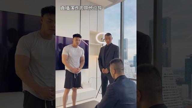 肌肉男參與gv面試! 肌肉男參與gv面試!