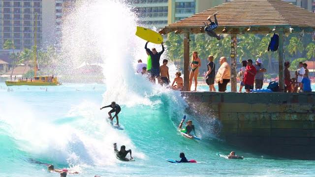 What it’s like to surf in waikiki What it’s like to surf in waikiki