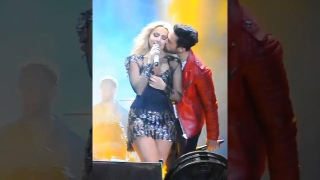 Murat boz ve hadise / efsane konser #muratboz #hadise Murat boz ve hadise / efsane konser #muratboz #hadise