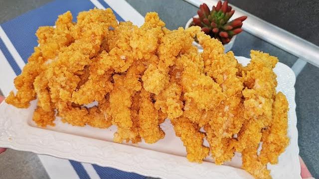 Гора куриных стрипсов (наггетсов) из 1 куриного филе. Гора куриных стрипсов (наггетсов) из 1 куриного филе.