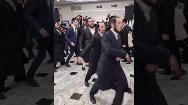 Jewish wedding dance battle! Jewish wedding dance battle!