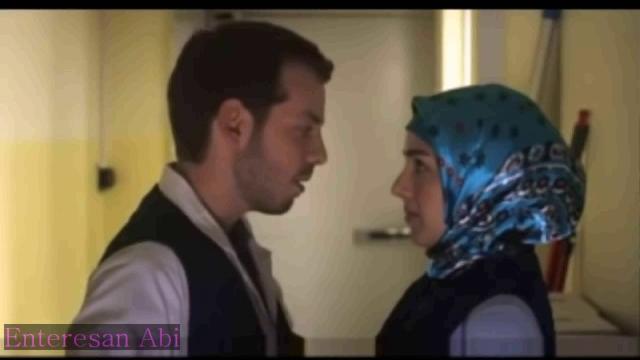 Türbanlı kız öpüşme sahnesi enteresan abi Türbanlı kız öpüşme sahnesi enteresan abi