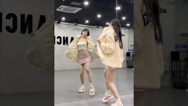 【小羊】呜啦啦啦 #美女 #跳舞 #dance #dancevideo #shorts 【小羊】呜啦啦啦 #美女 #跳舞 #dance #dancevideo #shorts