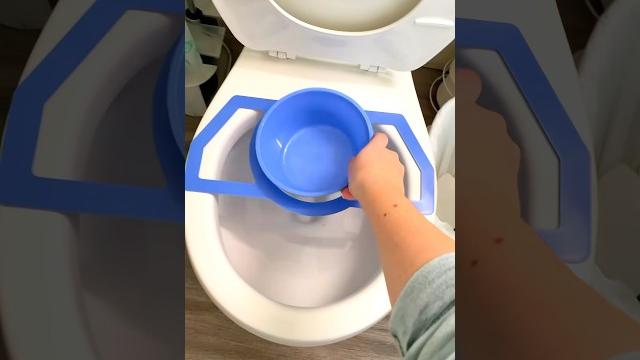 She gets paid to poop @paid.to.poop / ig She gets paid to poop @paid.to.poop / ig