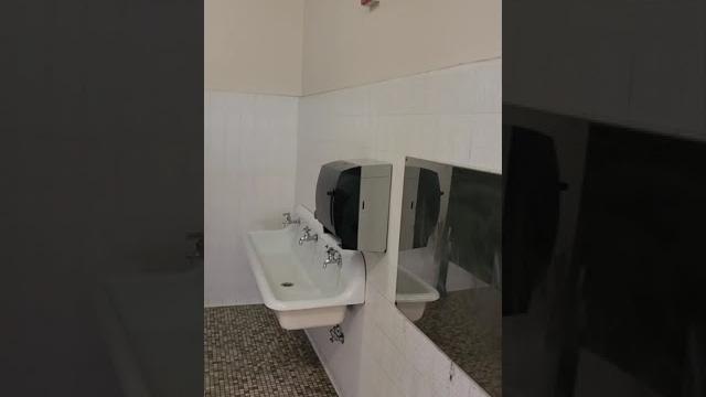 學校男廁所 學校男廁所