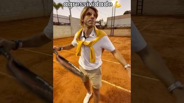 Tênis com agressividade Tênis com agressividade