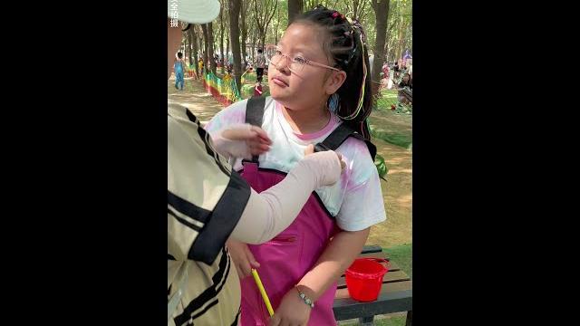大宝二宝周末比赛抓螃蟹 #人类幼崽#记录真实生活 #户外 #陪你长大陪你看世界 #家庭 大宝二宝周末比赛抓螃蟹 #人类幼崽#记录真实生活 #户外 #陪你长大陪你看世界 #家庭