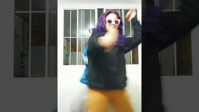 Pai e filha brincando de dancinha Pai e filha brincando de dancinha