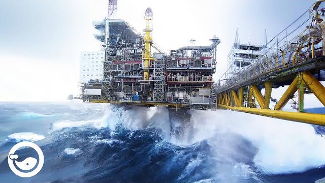 Life & work in extreme conditions: this is why offshore oil rig workers earn so much money Life & work in extreme conditions: this is why offshore oil rig workers earn so much money