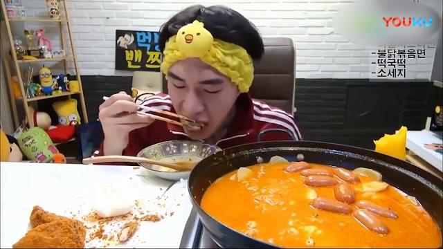 大胃王奔驰小哥又来吃火鸡面了! 看小哥吃火鸡面就是爽呀! 超清 大胃王奔驰小哥又来吃火鸡面了! 看小哥吃火鸡面就是爽呀! 超清