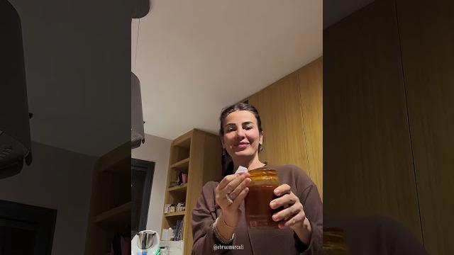 Kavanoz kenarini sakin yalama Kavanoz kenarini sakin yalama