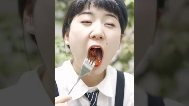 专业代吃已上线老妈下单西瓜宴西瓜地里吃西瓜的感觉太爽了吧!#花式吃西瓜 #代吃 #西瓜牛排 专业代吃已上线老妈下单西瓜宴西瓜地里吃西瓜的感觉太爽了吧!#花式吃西瓜 #代吃 #西瓜牛排