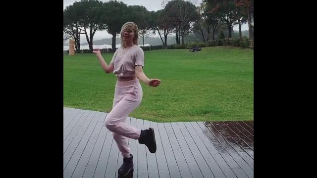 Aleyna tilki sexy dansı ifşa Aleyna tilki sexy dansı ifşa