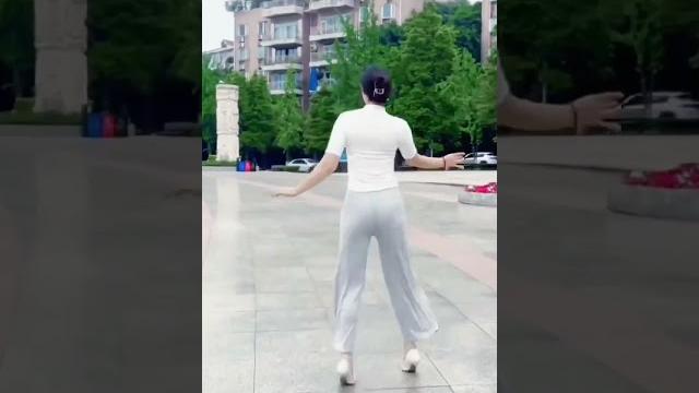 跳一個『想問情深有幾許』差點把自己給摔了-#美女舞蹈 #性感小阿姨 跳一個『想問情深有幾許』差點把自己給摔了-#美女舞蹈 #性感小阿姨