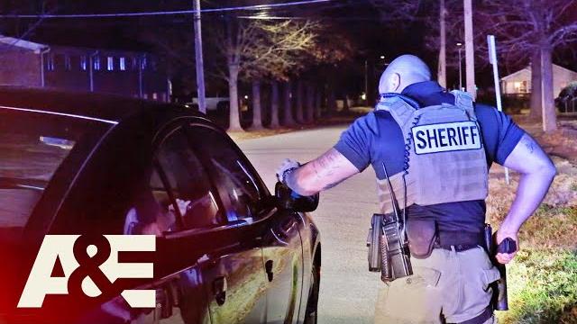 Live pd: police patrol - community helps police capture man after intense car & foot pursuit | a&e Live pd: police patrol - community helps police capture man after intense car & foot pursuit | a&e