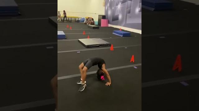 Backbend kickover #shorts Backbend kickover #shorts