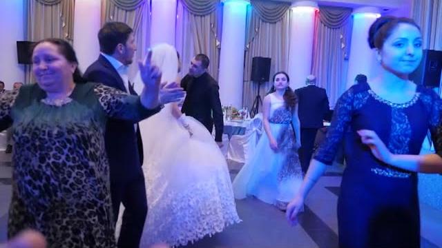 Цыганская свадьба в питере. Цыганская свадьба в питере.