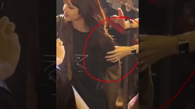 Lisa bodyguards is so cool & protect lisa #blackpink #lisa Lisa bodyguards is so cool & protect lisa #blackpink #lisa