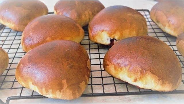 Сдобные пирожки с вишней Сдобные пирожки с вишней