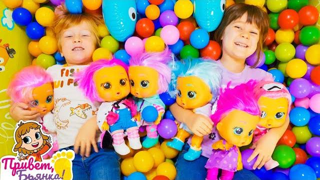 Бьянка и маша капуки нянчат куклы край бебис! пупсы cry babies плачут! игры в готовку и дочки матери Бьянка и маша капуки нянчат куклы край бебис! пупсы cry babies плачут! игры в готовку и дочки матери