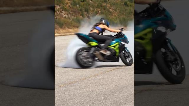Waaataaaataaaa and happy good weekend #stunt #bikergirl #bike #motorcycle #drift #girl Waaataaaataaaa and happy good weekend #stunt #bikergirl #bike #motorcycle #drift #girl