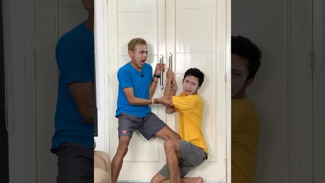 Kalo kaka kalian gini juga ga kelakuanya? 🫵 #ngeshortsdulu #bocil #prankbocil #ngakak #comedy Kalo kaka kalian gini juga ga kelakuanya? 🫵 #ngeshortsdulu #bocil #prankbocil #ngakak #comedy