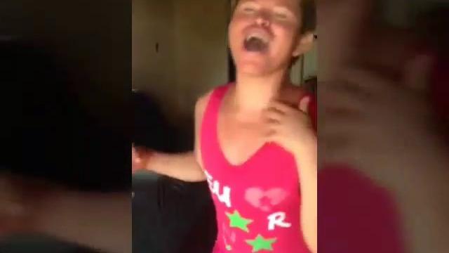 Gostosa mostrando a xota no baile 2017 Gostosa mostrando a xota no baile 2017