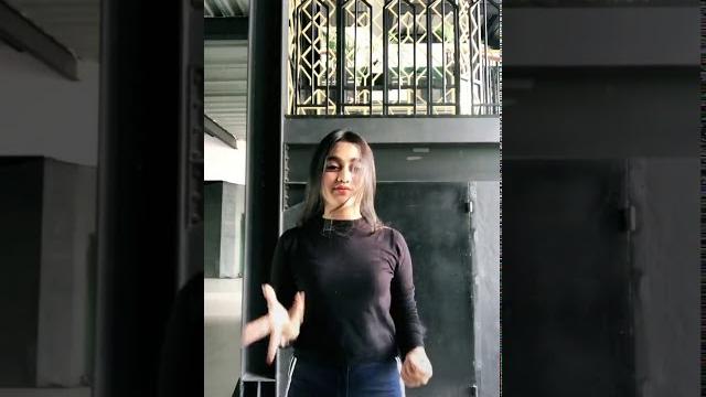 Goyangan cewek cantik di tiktok ahhh Goyangan cewek cantik di tiktok ahhh