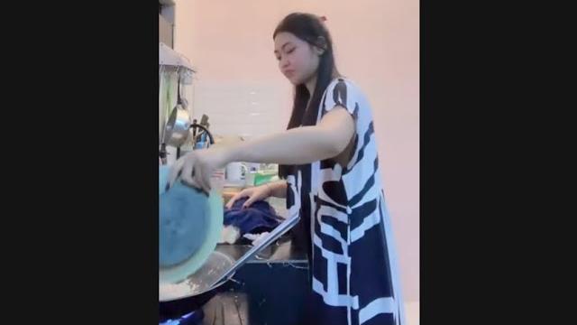 Live masak no armor • daster bolong kelihatan jelas • di menit berapa kalian melihatnya?? komen‼️ Live masak no armor • daster bolong kelihatan jelas • di menit berapa kalian melihatnya?? komen‼️